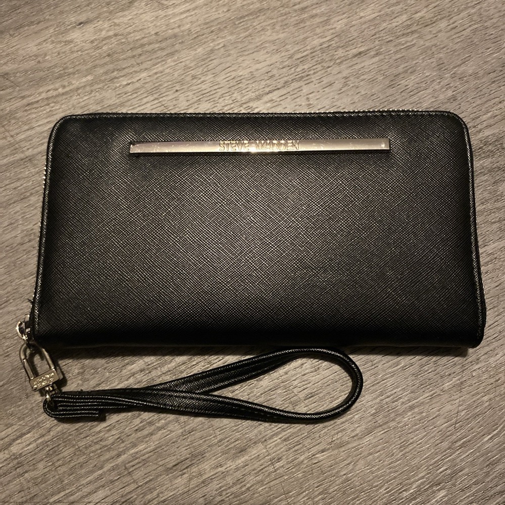Steve Madden BZIPPY Wallet Black Gold Zip All Around‎ Wristlet